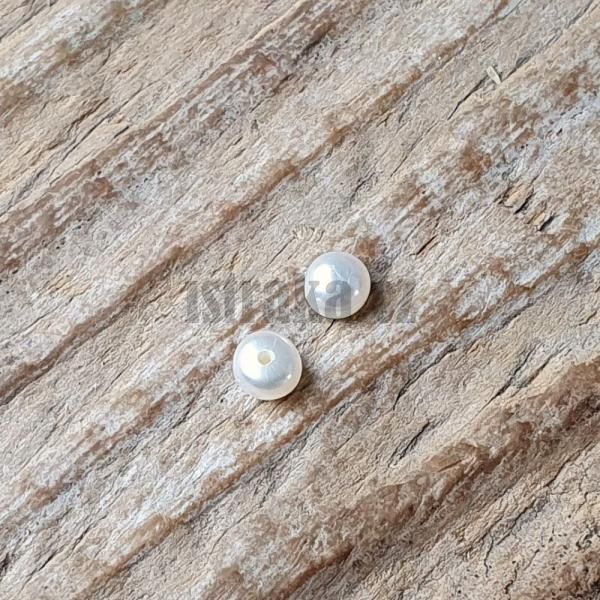 perly-riecne-polovrtane-button-4-5mm-splostene-smotanove-leskle-prirodne-par-na-nausnice-p