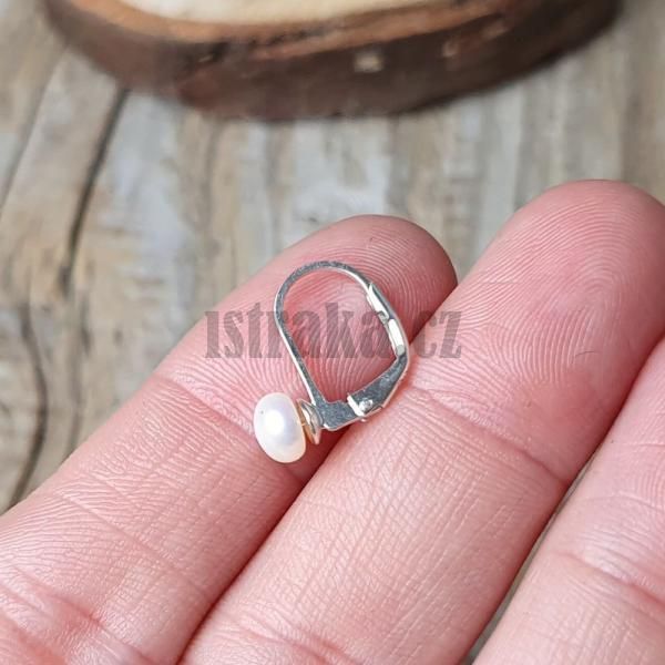 perly-riecne-polovrtane-button-5-6mm-splostene-smotanove-leskle-prirodne-par-na-nausnice
