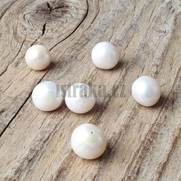 perla-riecna-polovrtana-9-11mm-biela-prirodna-gulata-perletova-leskla-hladka-privesok-per