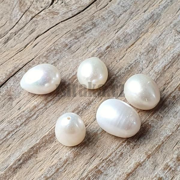 perla-riecna-polovrtana-10-11mm-podlhovasta-biela-smotanova-na-privesok-hladka-
