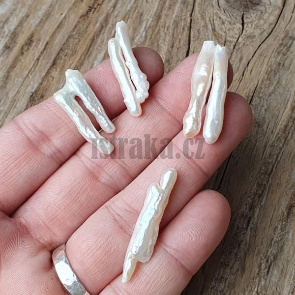 perla-riecna-polovrtana-9x30mm-dvojita-podlhovasta-nepravidelna-leskla-perletova-biela-sm