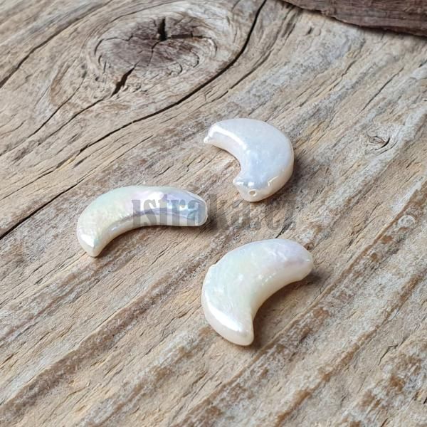 perla-riecna-polovrtana-10x18mm-mesiac-biely-perletovy-privesok-prirodny-leskly-