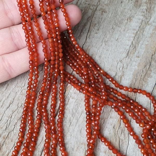 koralky-z-mineralu-karneol-3mm-brusene-cervene-oranzove-leskle-fazetovane-gulate-minigora