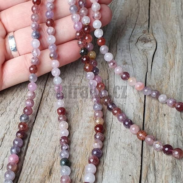 koralky-z-mineralu-spinel-mix-farieb-6mm-leskle-ruzove-hnede-fialove-lila-farebne-nebruse