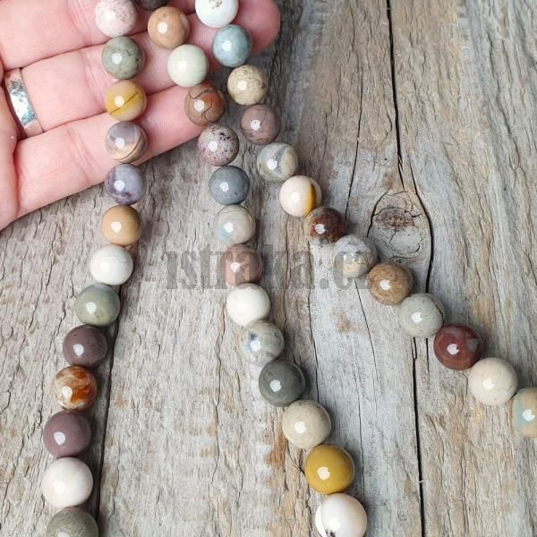 koralky-z-mineralu-achat-alashan-10mm-leskle-hladke-nebrusene-farebne-pastelove-farby-odt