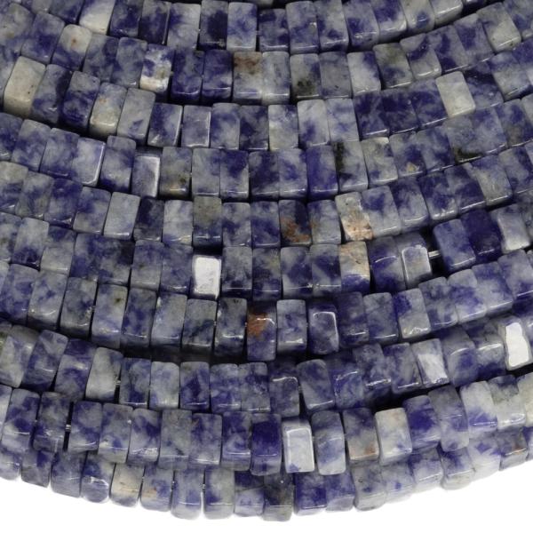Jaspis modrob�l� kor�lky 2�4mm �tverce p�l���ra
