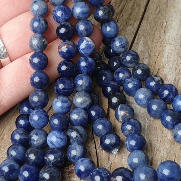 koralky-z-mineralu-sodalit-8mm-modre-sedomodre-leskle-gulate-goralky-