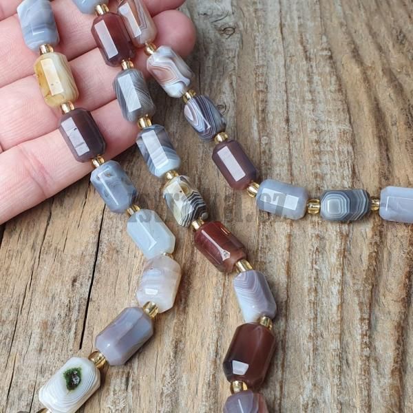koralky-z-mineralu-achat-botswana-osemuholniky-velke-hnede-bezove-oble-leskle-hladke-