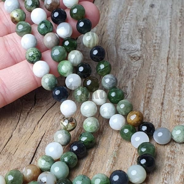 koralky-z-mineralu-jadeit-kanada-bielo-zeleny-8mm-leskle-zelenobiele-hladke-nebrusene-