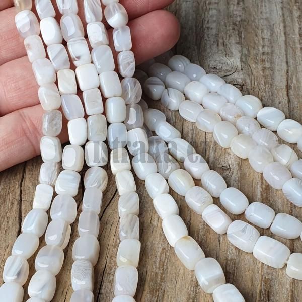koralky-z-mineralu-achat-biely-tromlovane-kvadre-obdlzniky-leskle-sedobiele-nepravidelne-