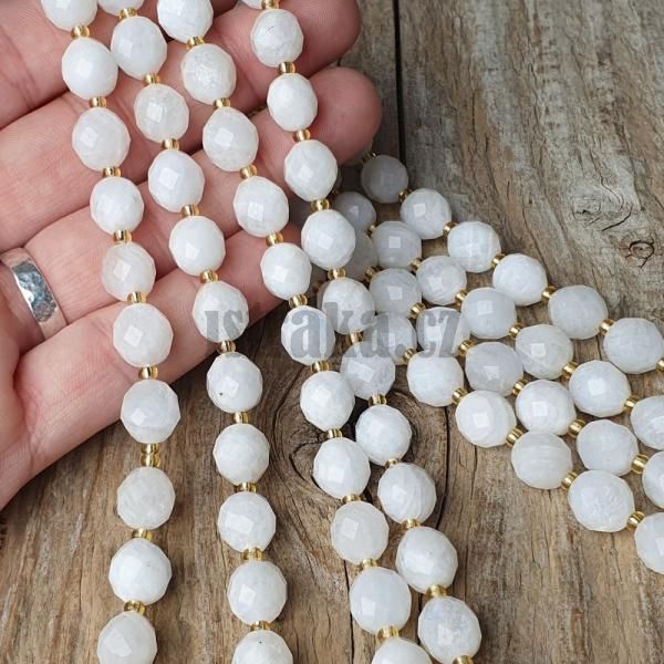 koralky-z-mineralu-mesacny-kamen-olivy-brusene-9x10mm-fazetovane-ovalne-leskle-biele-