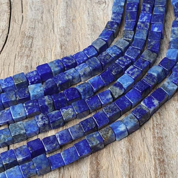 Lapis lazuli korlky 4mm kostky plra