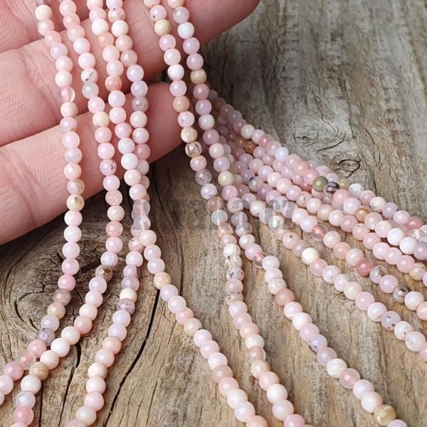 koralky-z-mineralu-opal-ruzovy-leskle-3mm-svetloruzove-hladke-gulate-nebrusene-bezove-