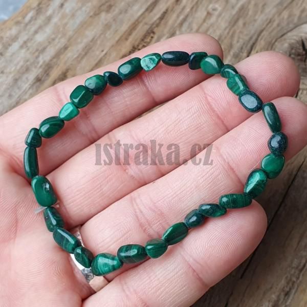 naramok-z-mineralu-malachit-nugety-4x6mm-zeleny-elasticky-na-gumicke-uni-