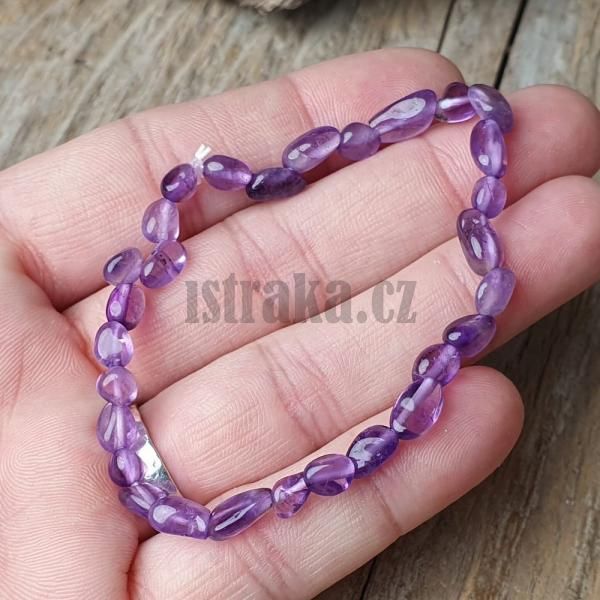 naramok-z-mineralu-ametyst-nugety-4x6mm-elasticky-fialovy-leskly-na-gumicke-