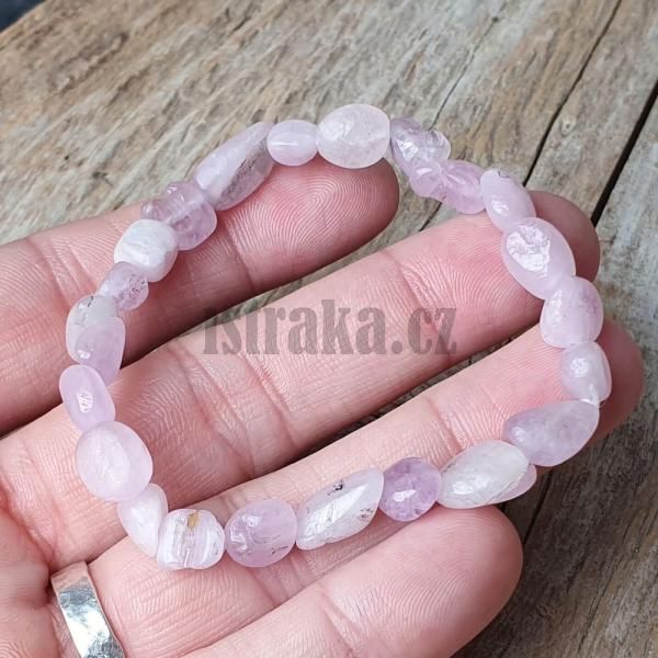 naramok-z-prirodneho-mineralu-kunzit-nugety-nepravidelne-6x8mm-elasticky-na-gumicke-lila
