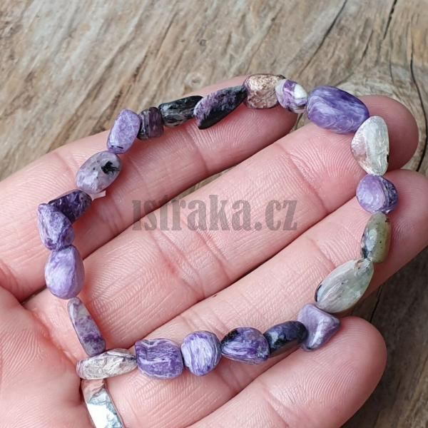 naramok-z-prirodneho-mineralu-caroit-nugety-6x8mm-elasticky-na-gumicke-fialovy-fialovocie