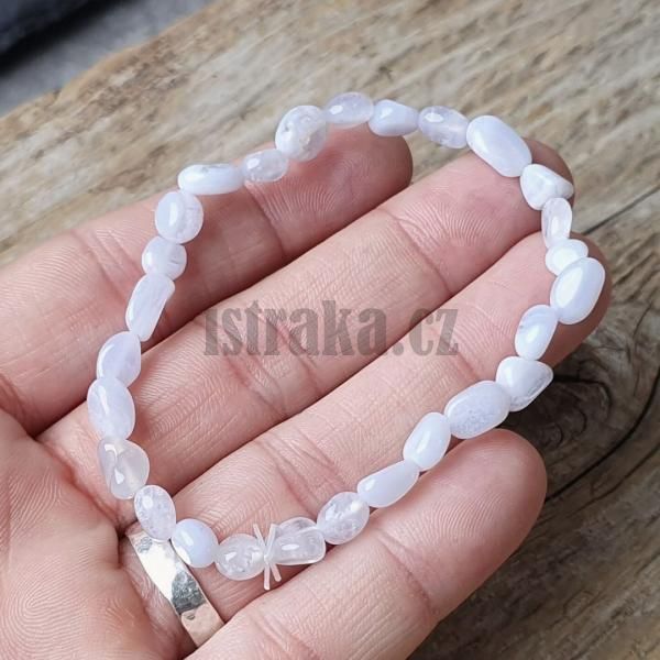 naramok-z-mineralu-chalcedon-nugety-6x8mm-elasticky-leskly-belasy-svetlomodry-modrobiely