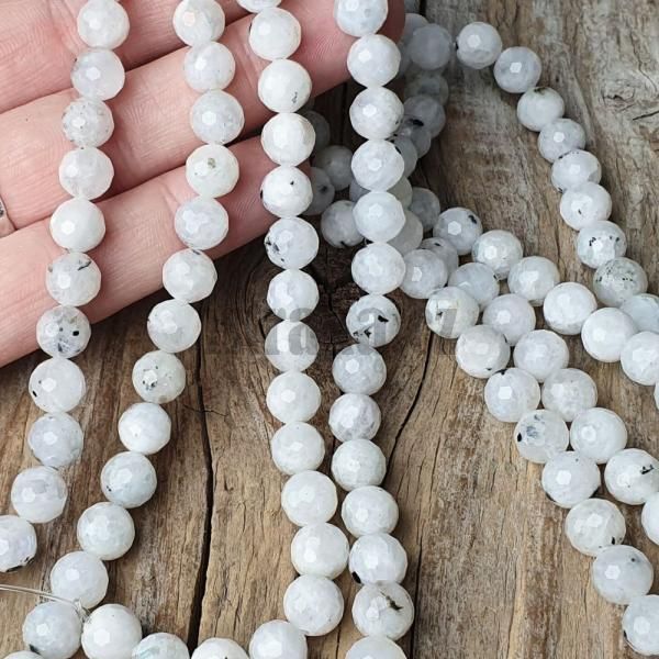 koralky-z-mineralu-mesacny-kamen-ciernobiely-8mm-leskle-brusene-fazetovane-gulate-goralky-