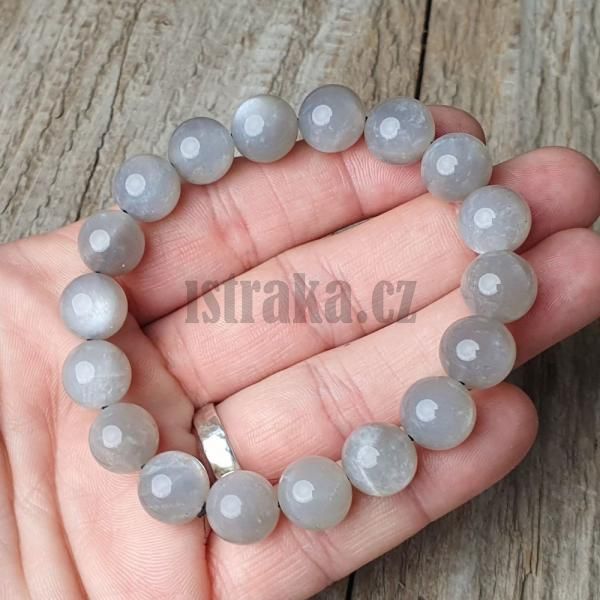 naramok-z-prirodneho-mineralu-mesacny-kamen-sedy-sivy-11mm-elasticky-na-gumicke-leskly-un