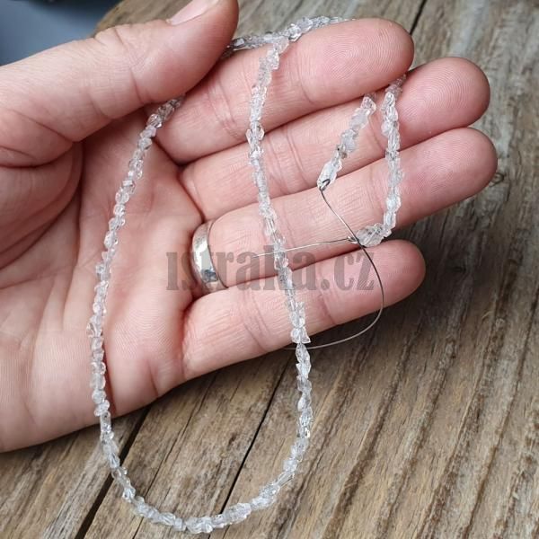 koralky-z-mineralu-kristal-herkimer-diamond-2,5x4mm-leskle-nepravidelne-cire-priesvitne-l