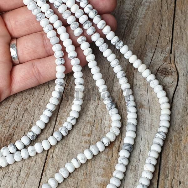koralky-z-mineralu-howlit-4x6mm-tucne-rondelky-sedobiele-mramorove-biele-so-sedou-kresbou