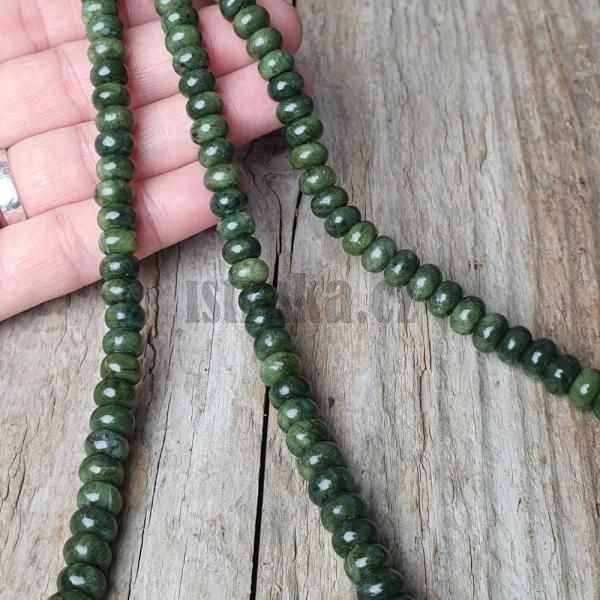 koralky-z-mineralu-jadeit-taiwan-rondelky-5x8mm-tucne-hrube-oble-leskle-tmavozelene-macho