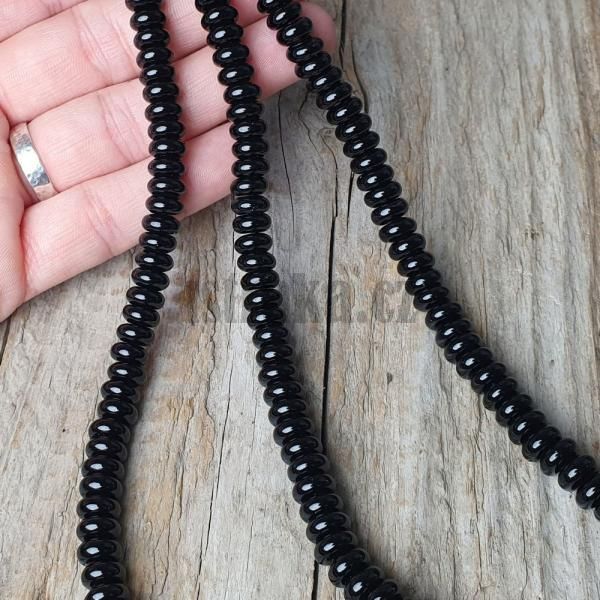 koralky-z-mineralu-onyx-rondelky-5x8mm-tucne-hrube-oble-leskle-cierne-pravidelne-goralky-