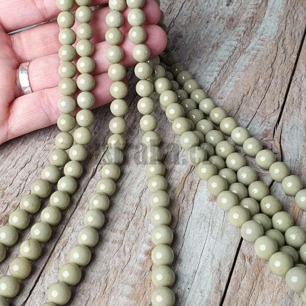 koralky-z-mineralu-achat-alashan-zeleny-8mm-leskle-zelene-gulate-hladke-nebrusene-olivove