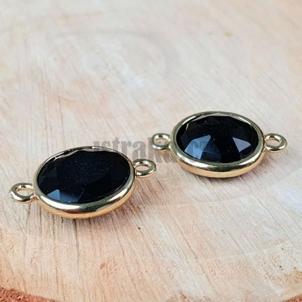 medzikus-z-mineralu-onyx-placka-so-zlatym-ramom-16x12mm-leskly-cierny-bruseny-vypukl