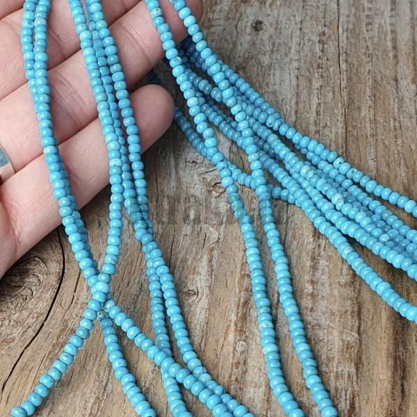 koralky-z-mineralu-howlit-2x3mm-tucne-rondelky-tyrkysove-modre-hladke-leskle-oble-dofarbo