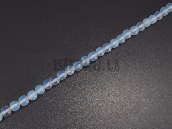 koralky-z-opalitu-synteticky-kamen-sklenene-6mm-leskle-hladke-biele-s-modrymi-odleskami