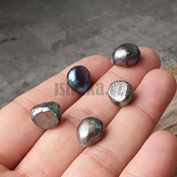 Perla n korlek 11-12mm podlouhl nepravideln tmav mix barev 1ks