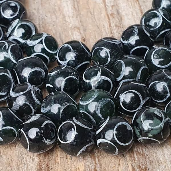 Jadeit korlky 8mm ern s gravrovanmi kruhy ra