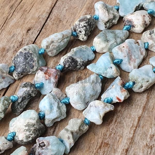 Larimar korlky surov kameny plra