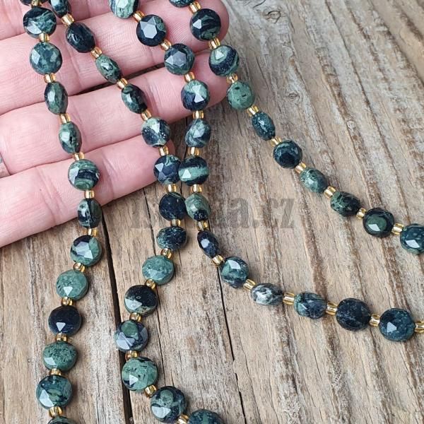 koralky-z-mineralu-jaspis-kambaba-brusene-disky-8mm-leskle-ploche-okruhle-zelenocierne-g