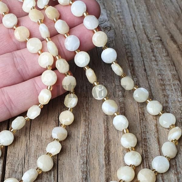 koralky-z-mineralu-jadeit-kremovy-brusene-disky-8mm-leskle-ploche-okruhle-smotanove-zlte