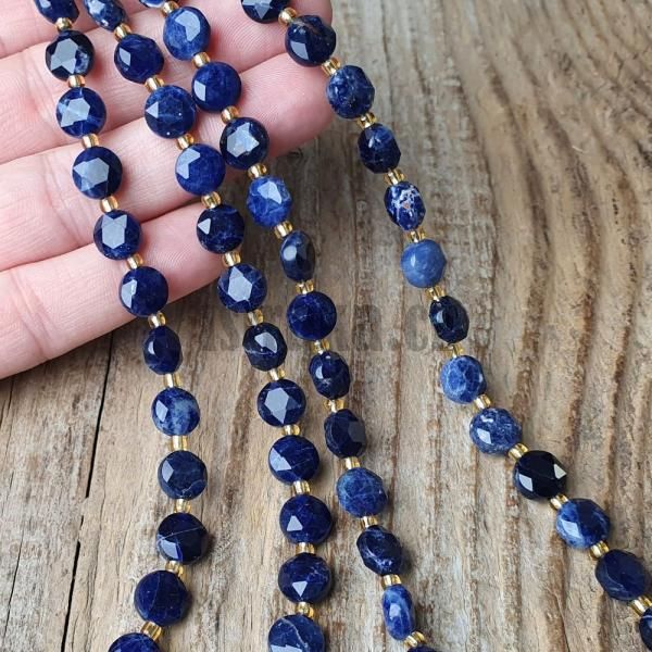 koralky-z-mineralu-sodalit-brusene-disky-8mm-leskle-okruhle-ploche-tmavomodre-goralky-