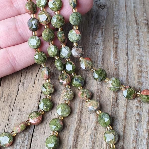 koralky-z-mineralu-unakit-brusene-disky-8mm-leskle-ploche-okruhle-farebne-oranzovozelene-