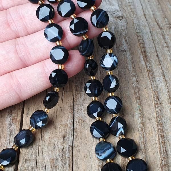koralky-z-mineralu-achat-krajkovy-cierny-10mm-disky-brusene-leskle-fazetovane-ciernobiele