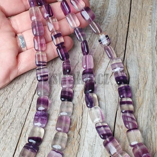 koralky-z-prirodneho-mineralu-fluorit-obdlzniky-ploche-hladke-farebne-leskle-fialove-goral
