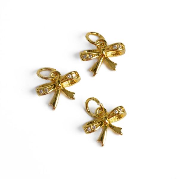 Ma�le p��v�sek zlat� s b�l�mi zirkony