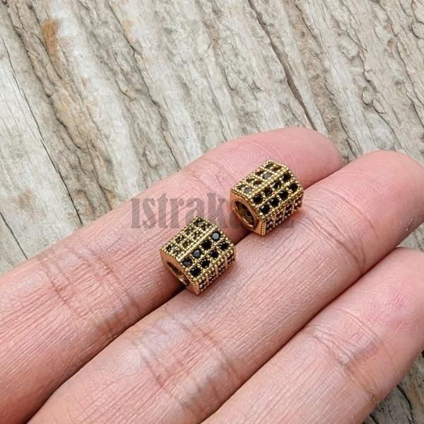 estihelnk korlek 8x7mm zlat s ernmi zirkony