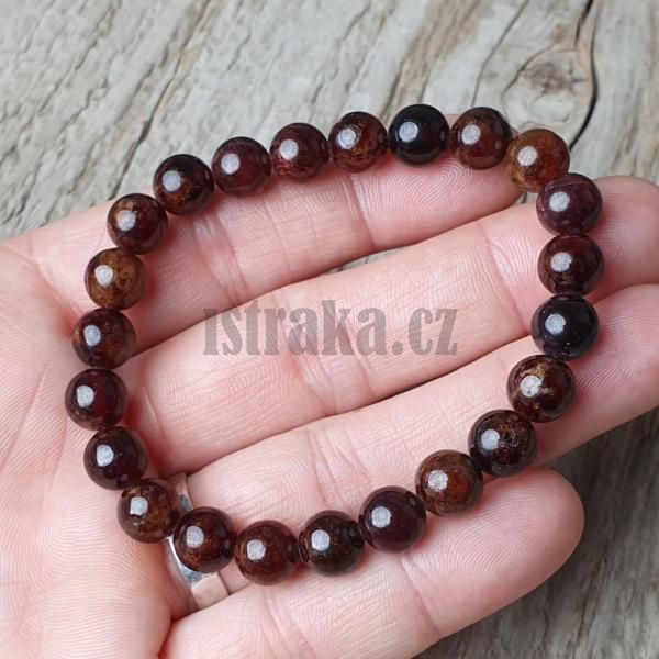 naramok-z-prirodneho-mineralu-hessonit-8mm-leskly-cervenohnedy-granat-elasticky-damsky-