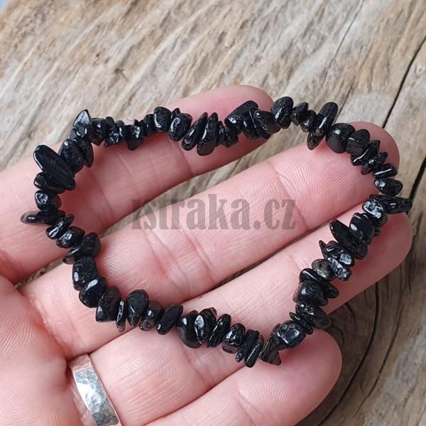 naramok-prirodny-mineral-turmalin-cierny-leskly-nepravidelny-zo-zlomkov-idealny-darcek-
