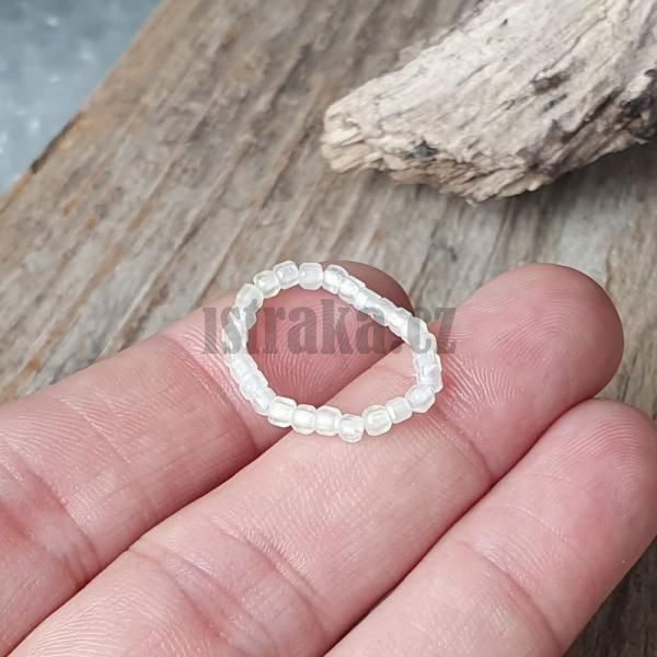 prsten-prstienok-z-mineralu-jadeit-barma-2-3mm-kocky-brusene-bledozlty-svetlozeleny-elast