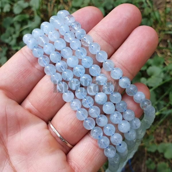 koralky-z-mineralu-akvamarin-prirodne-leskle-svetlomodre-6mm-na-naramky-nahrdelnik-mliecne