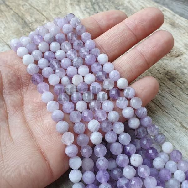 koralky-z-ametystu-lavender-6,5mm-brusene-leskle-mliecne-svetlofialove-rozne-odtiene