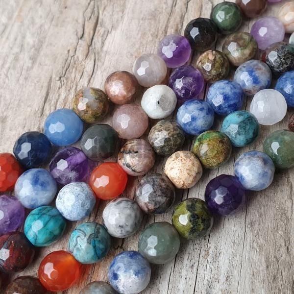 goralky-mix-mineralov-farebne-brusene-leskle-6mm-jadeit-lapis-achat-jaspis-6mm