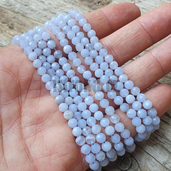 koralky-z-mineralu-chalcedon-4mm-brusene-fazetovane-modre-belase-leskle-mliecne-jemne